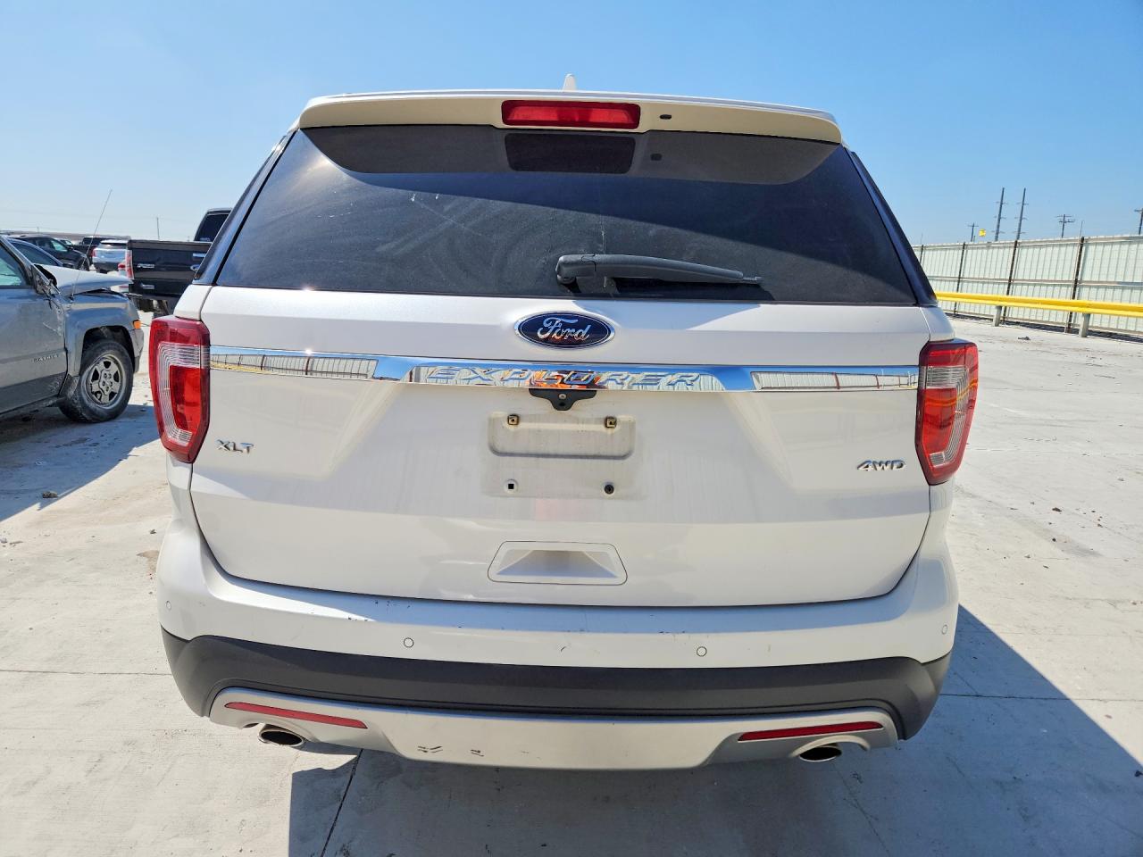 2016 FORD EXPLORER XLT photo 6
