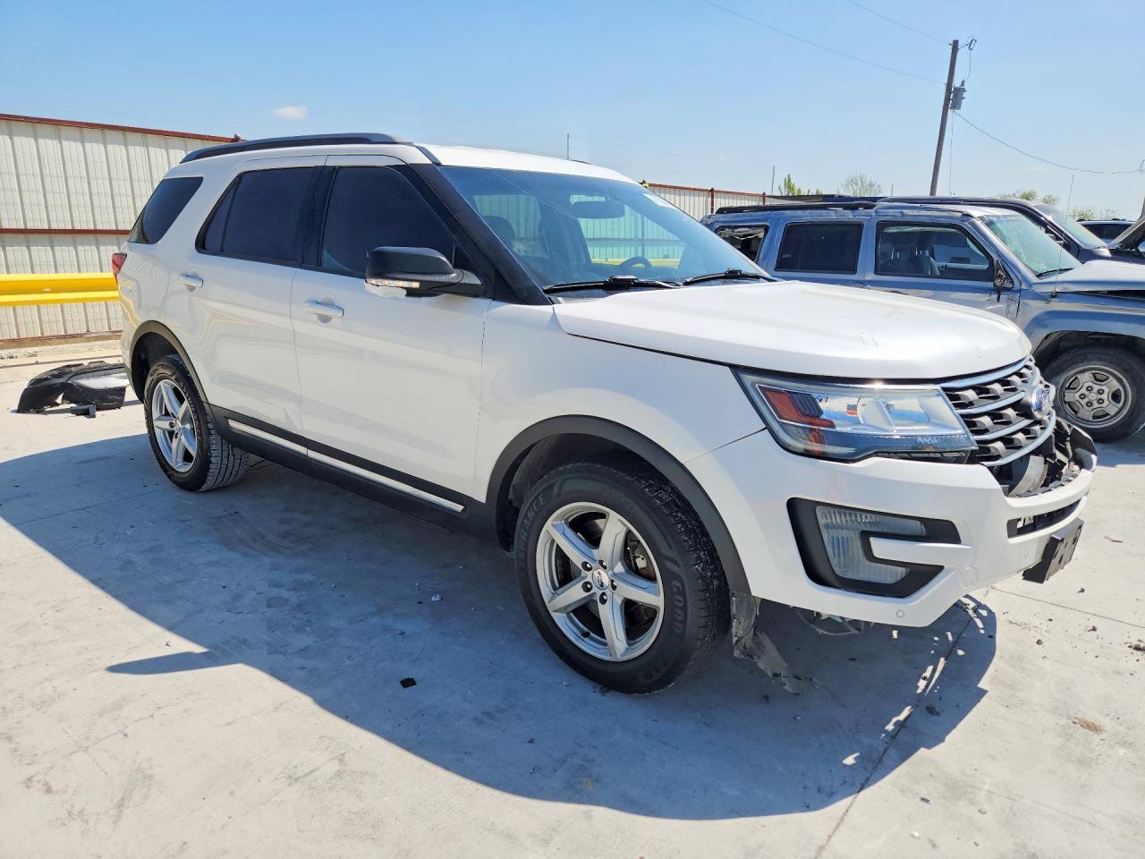 2016 FORD EXPLORER XLT photo 4