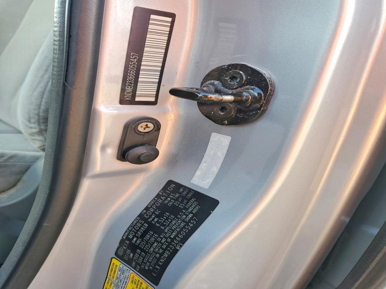 2006 KIA SEDONA LX photo 25