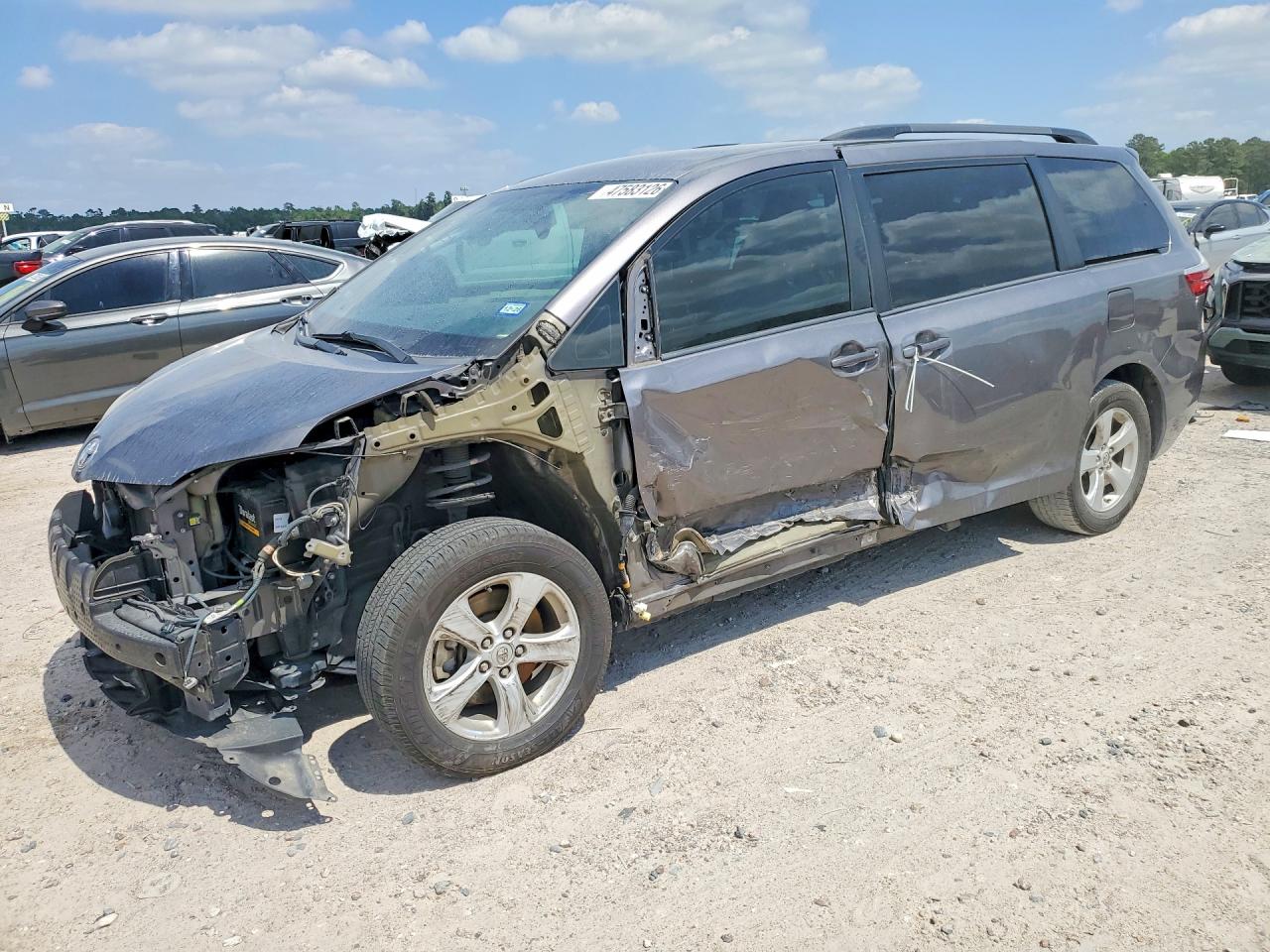 2017 TOYOTA SIENNA