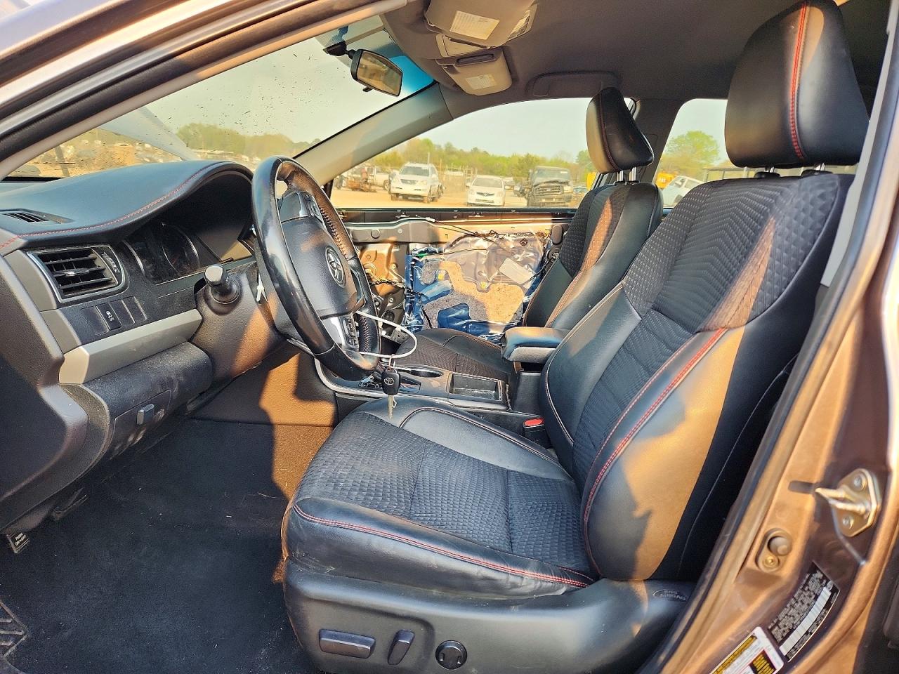 2015 TOYOTA CAMRY SE photo 7