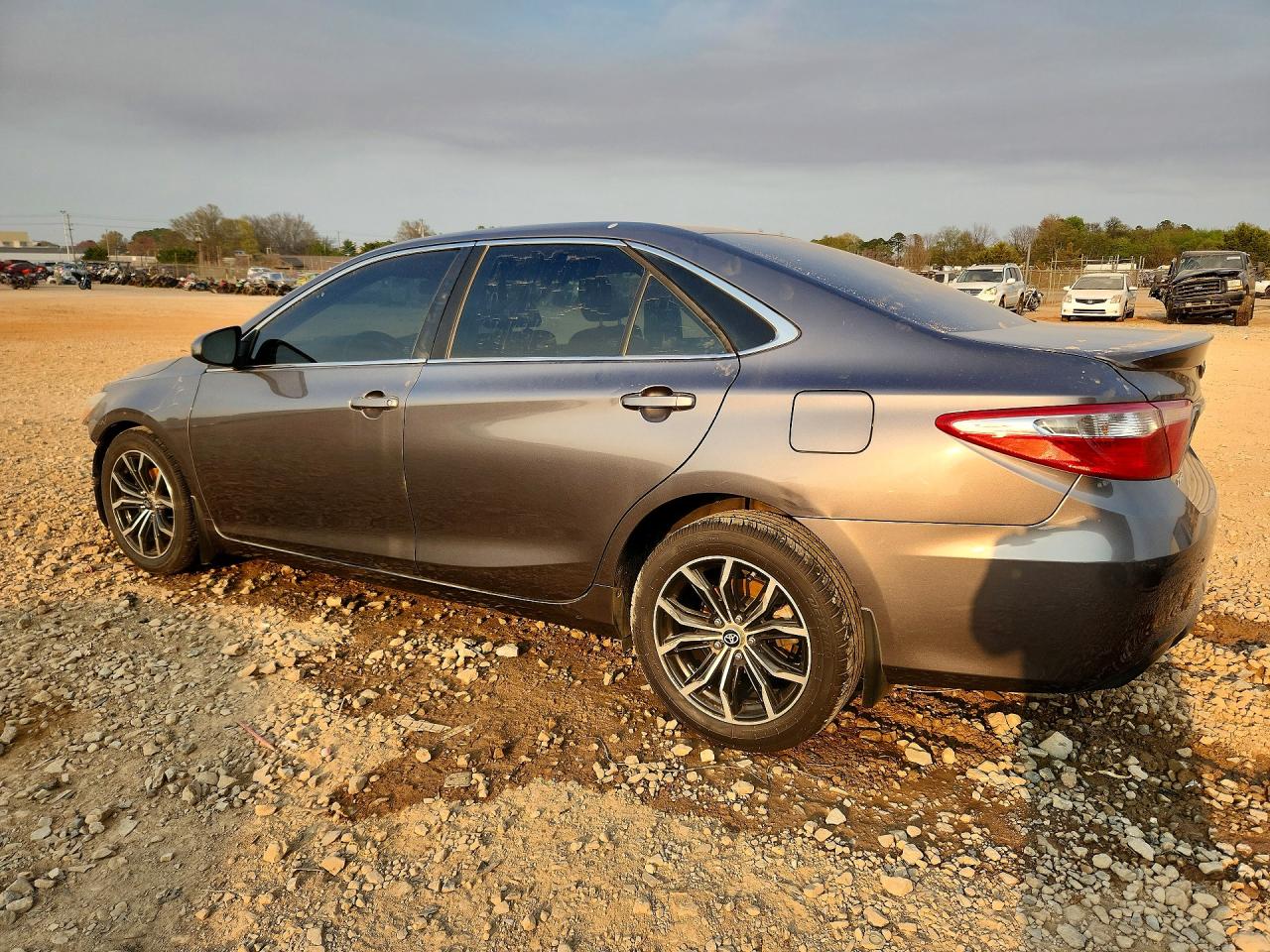 2015 TOYOTA CAMRY SE photo 2