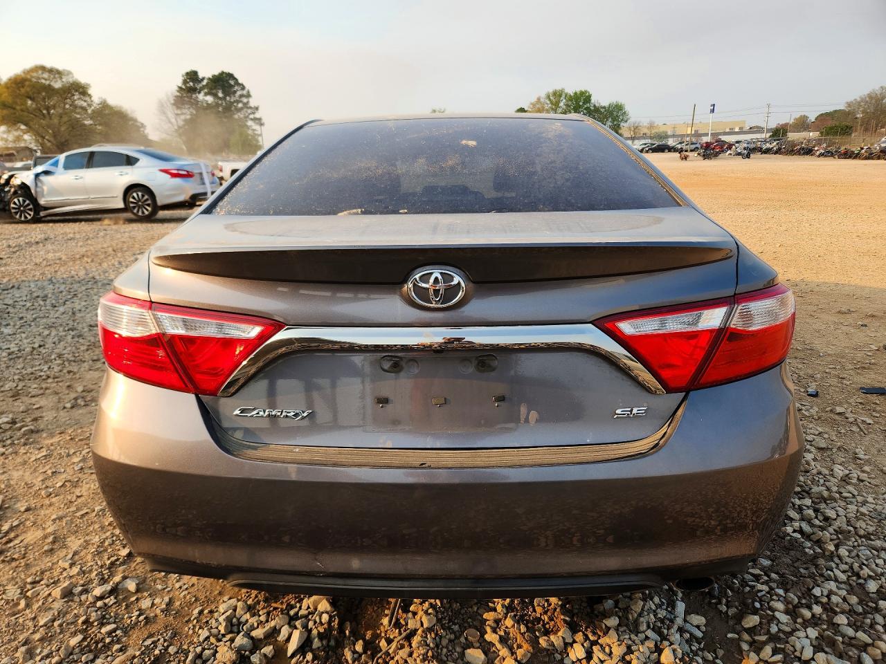 2015 TOYOTA CAMRY SE photo 6
