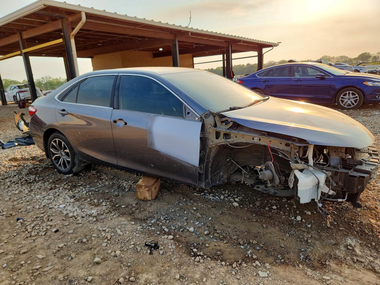 2015 TOYOTA CAMRY SE photo 4