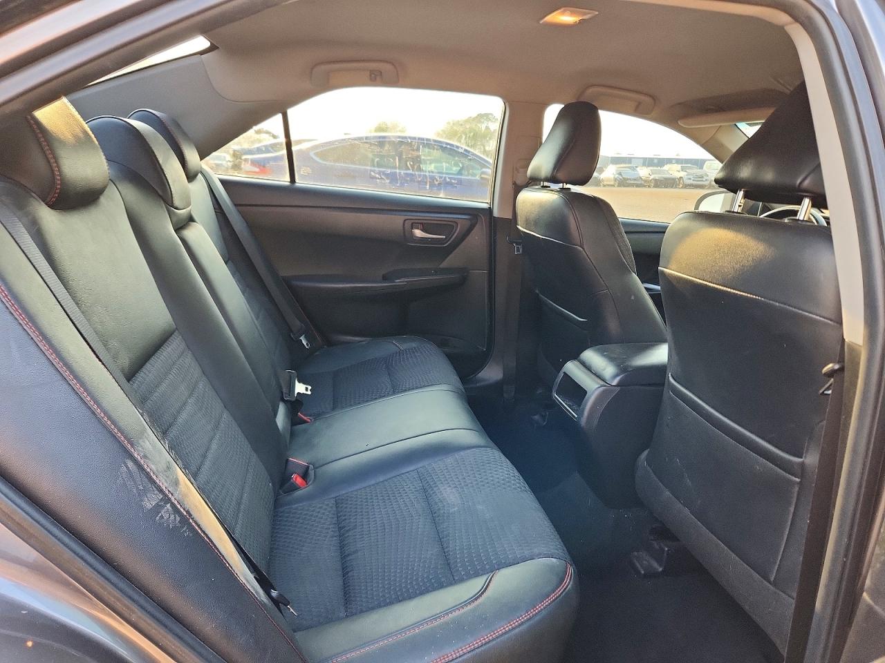 2015 TOYOTA CAMRY SE photo 10