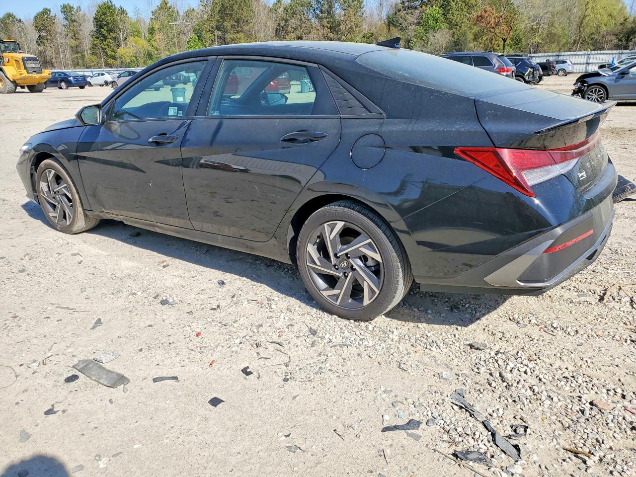 2025 HYUNDAI ELANTRA SEL SPORT photo 3