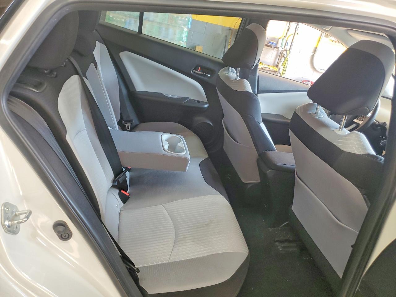 2018 TOYOTA PRIUS TWO photo 10