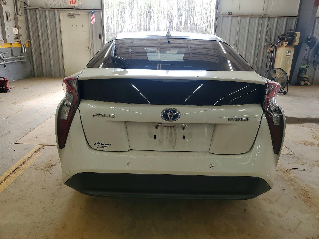 2018 TOYOTA PRIUS TWO photo 6