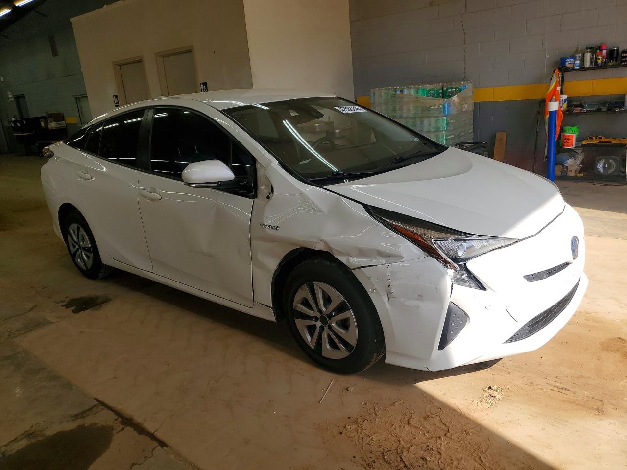 2018 TOYOTA PRIUS TWO photo 4