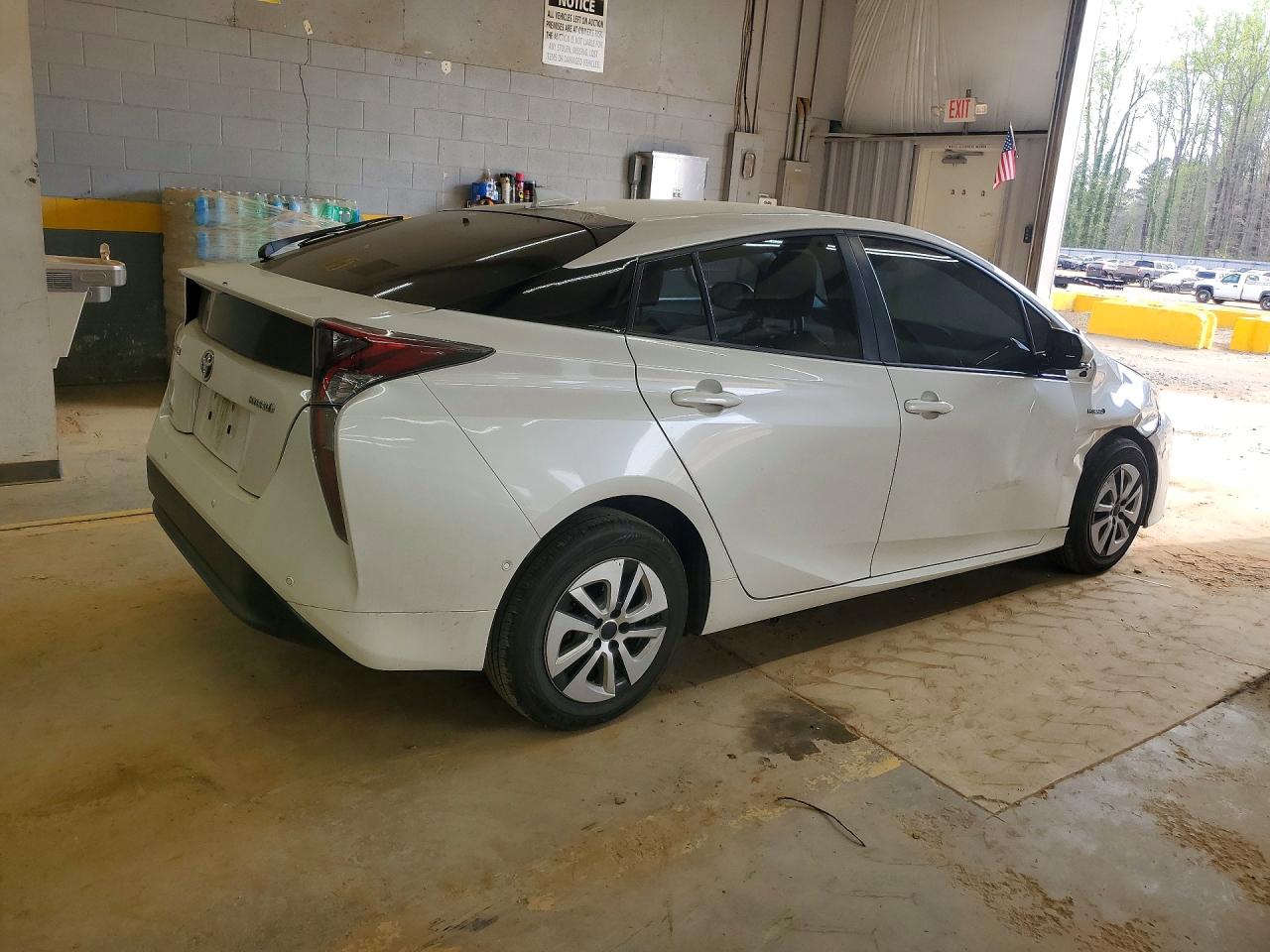 2018 TOYOTA PRIUS TWO photo 3