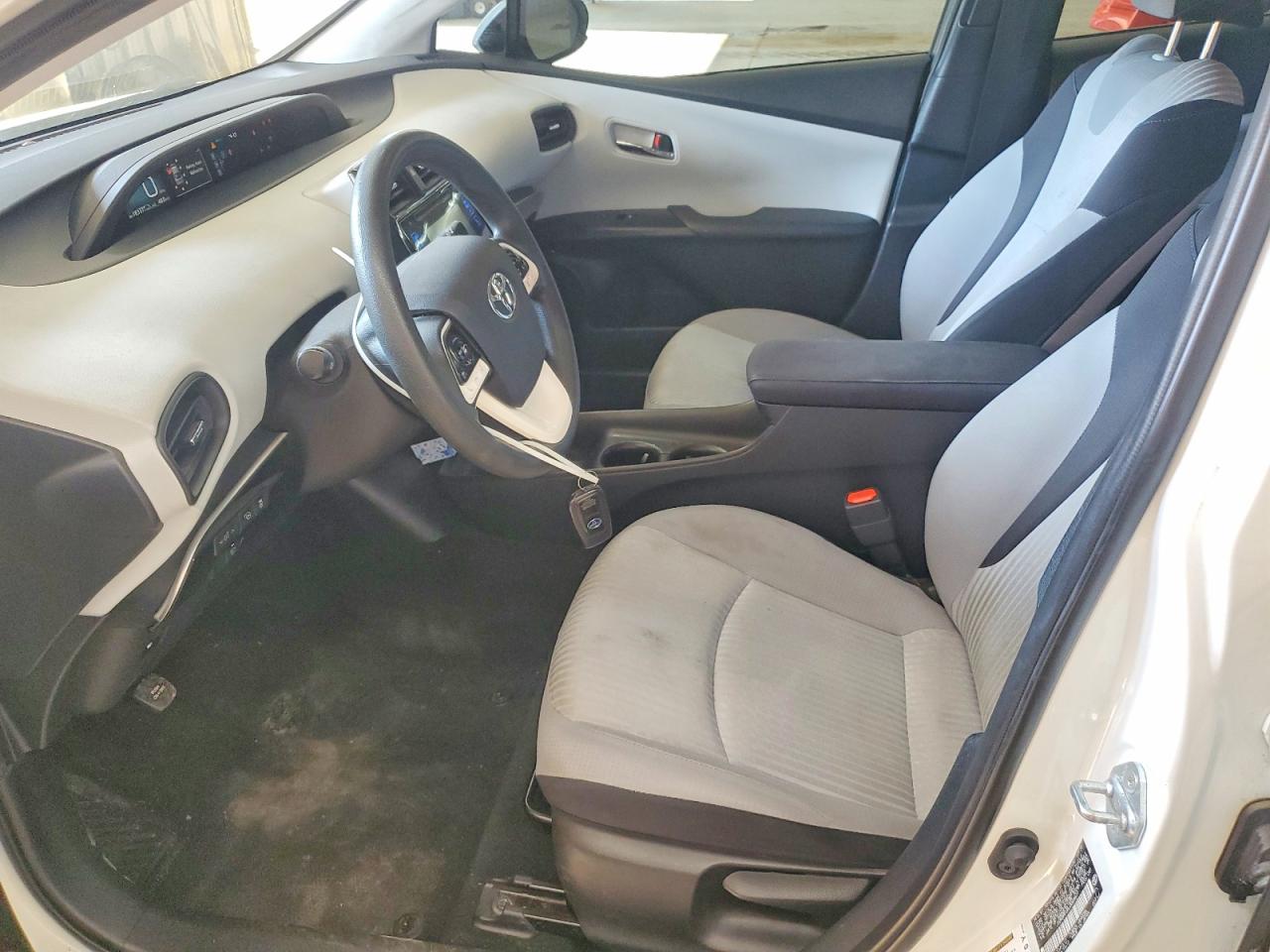 2018 TOYOTA PRIUS TWO photo 7
