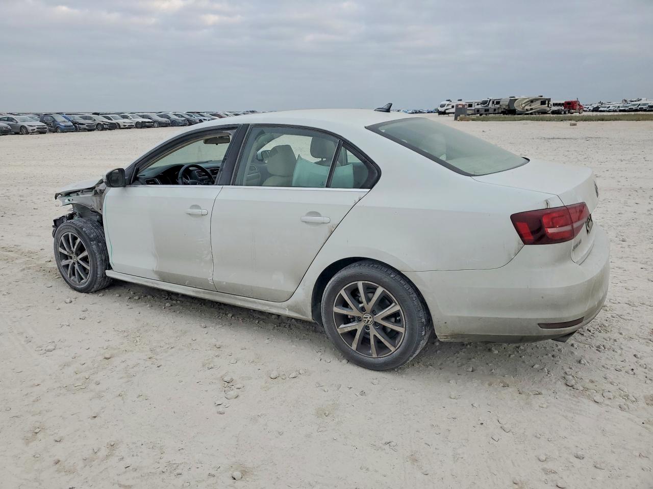 2017 VOLKSWAGEN JETTA SE photo 4