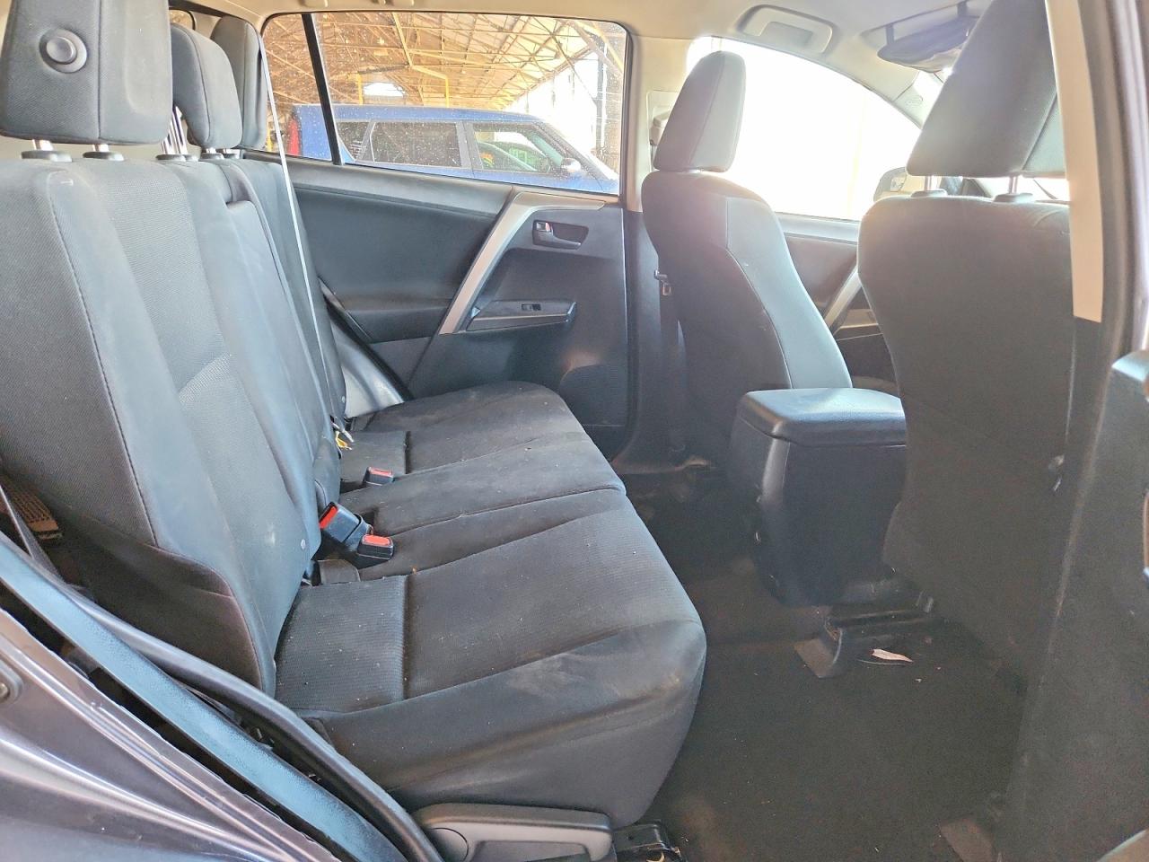 2018 TOYOTA RAV4 LE photo 21
