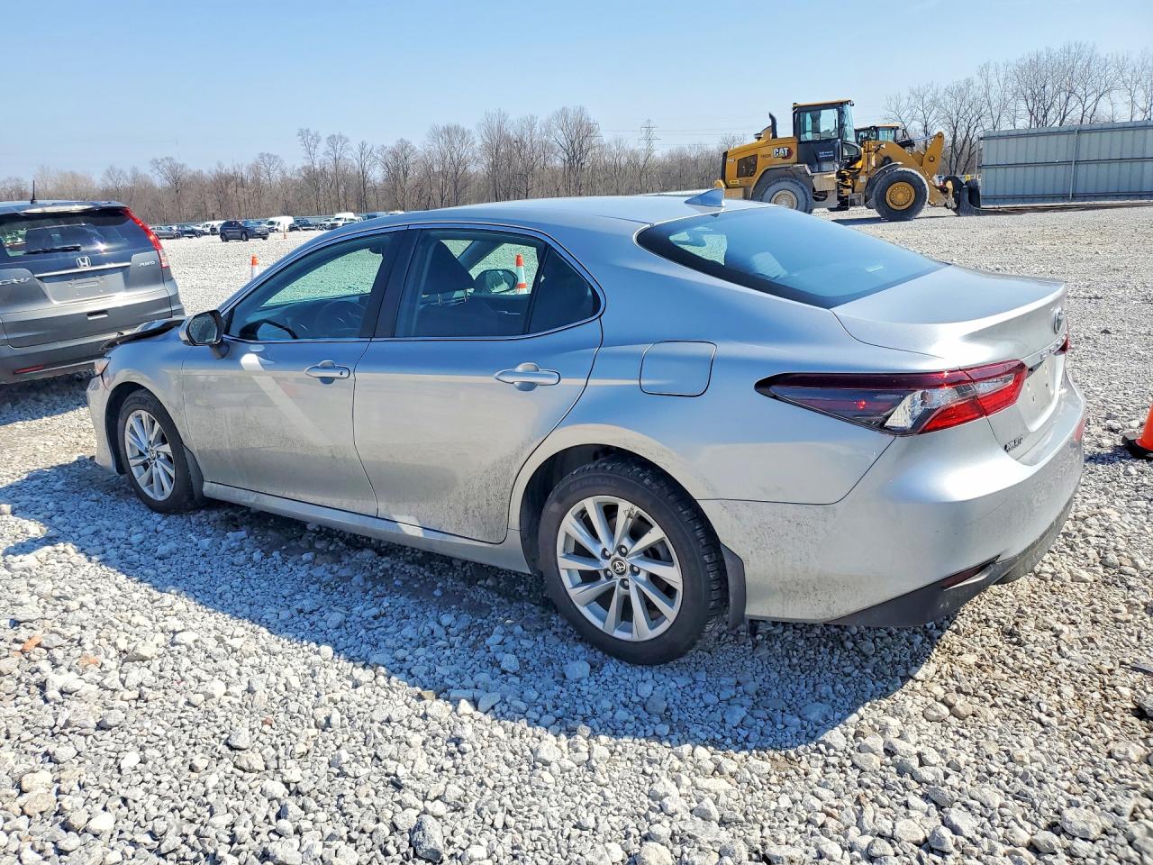 2021 TOYOTA CAMRY LE photo 4