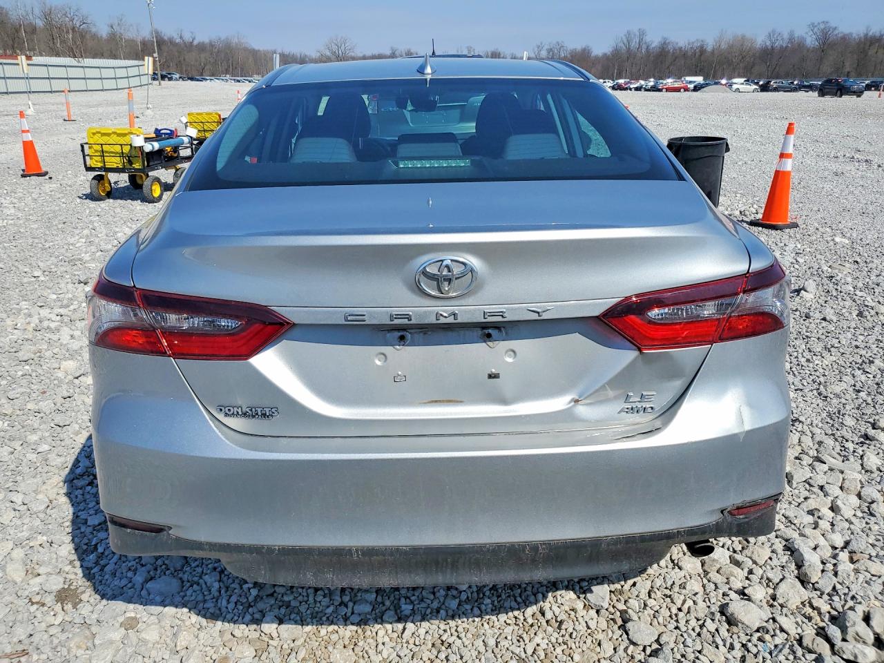 2021 TOYOTA CAMRY LE photo 16