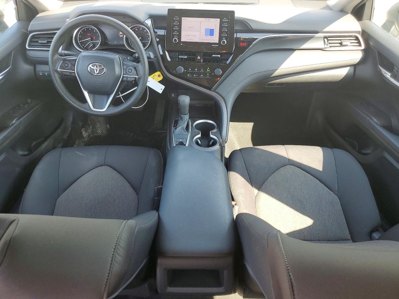 2021 TOYOTA CAMRY LE photo 22