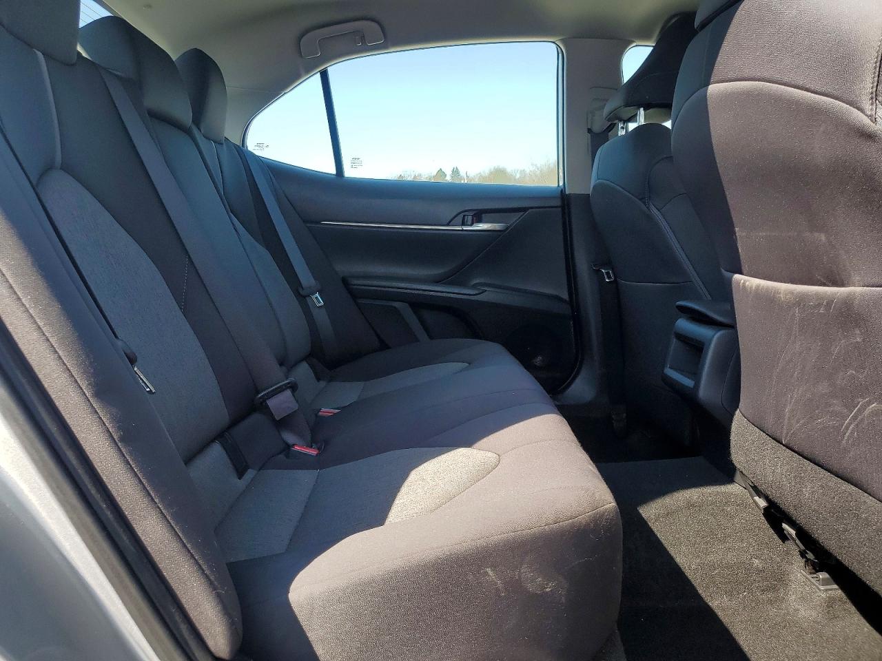 2021 TOYOTA CAMRY LE photo 28