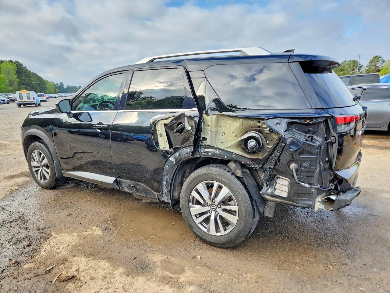 2023 NISSAN PATHFINDER SL photo 4