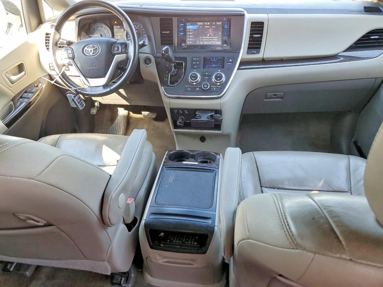 2016 TOYOTA SIENNA XLE 8-PASSENGER photo 8