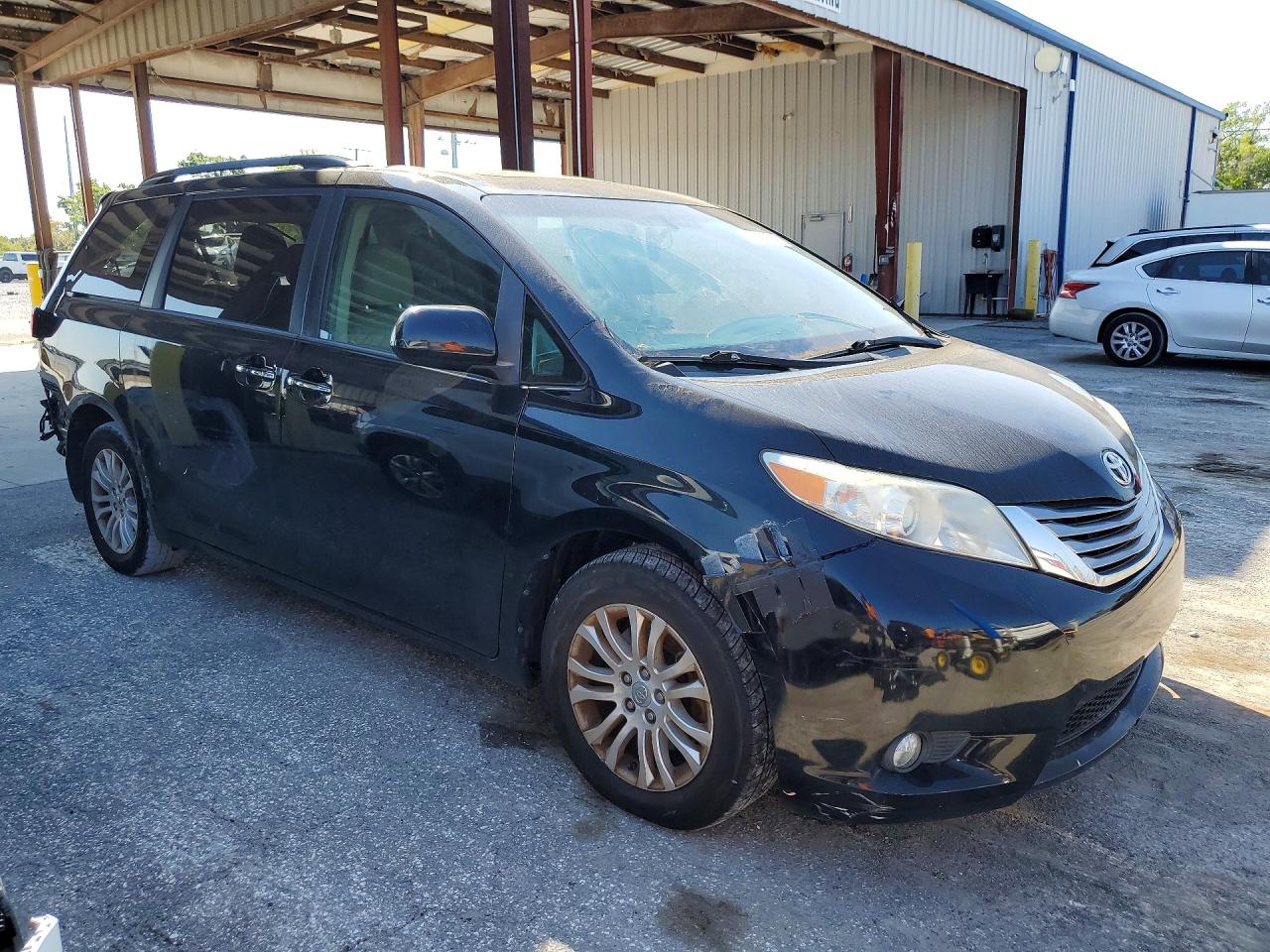 2016 TOYOTA SIENNA XLE 8-PASSENGER photo 4