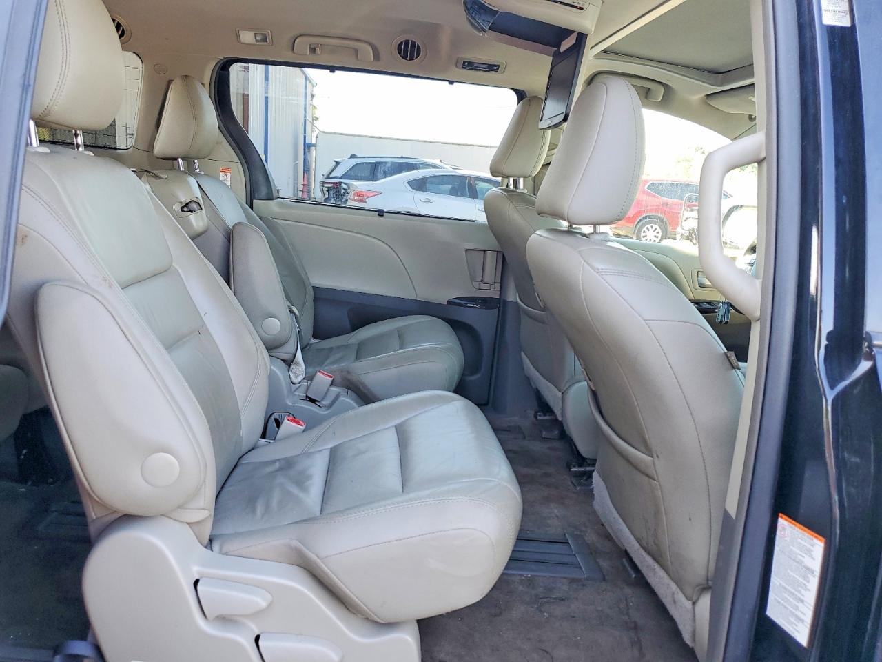 2016 TOYOTA SIENNA XLE 8-PASSENGER photo 11