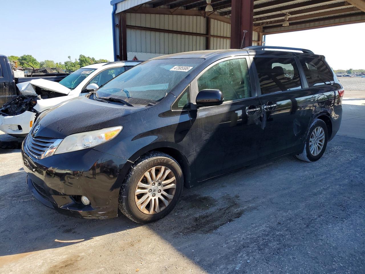 2016 TOYOTA SIENNA