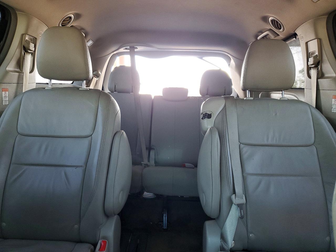 2016 TOYOTA SIENNA XLE 8-PASSENGER photo 10