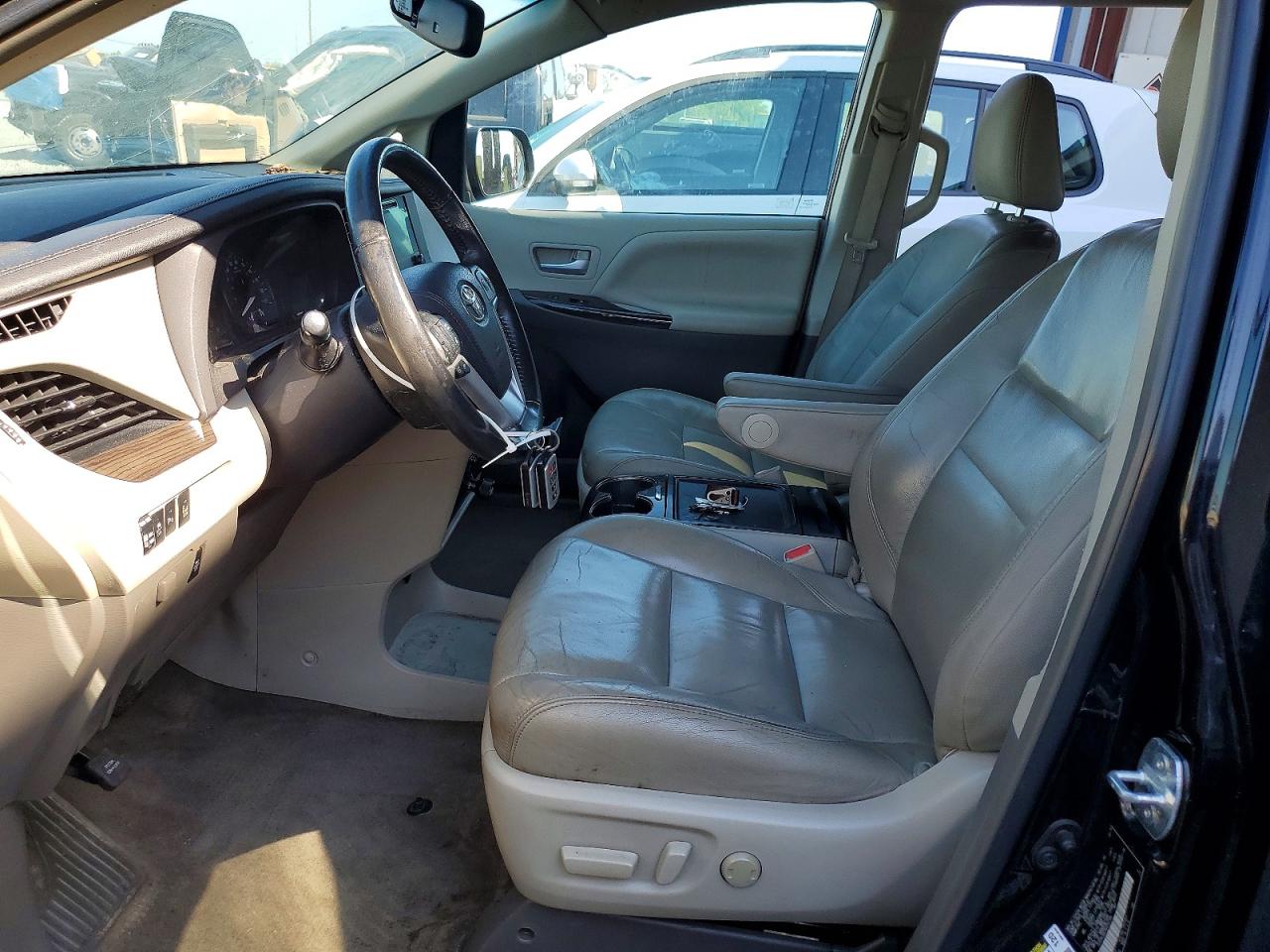 2016 TOYOTA SIENNA XLE 8-PASSENGER photo 7