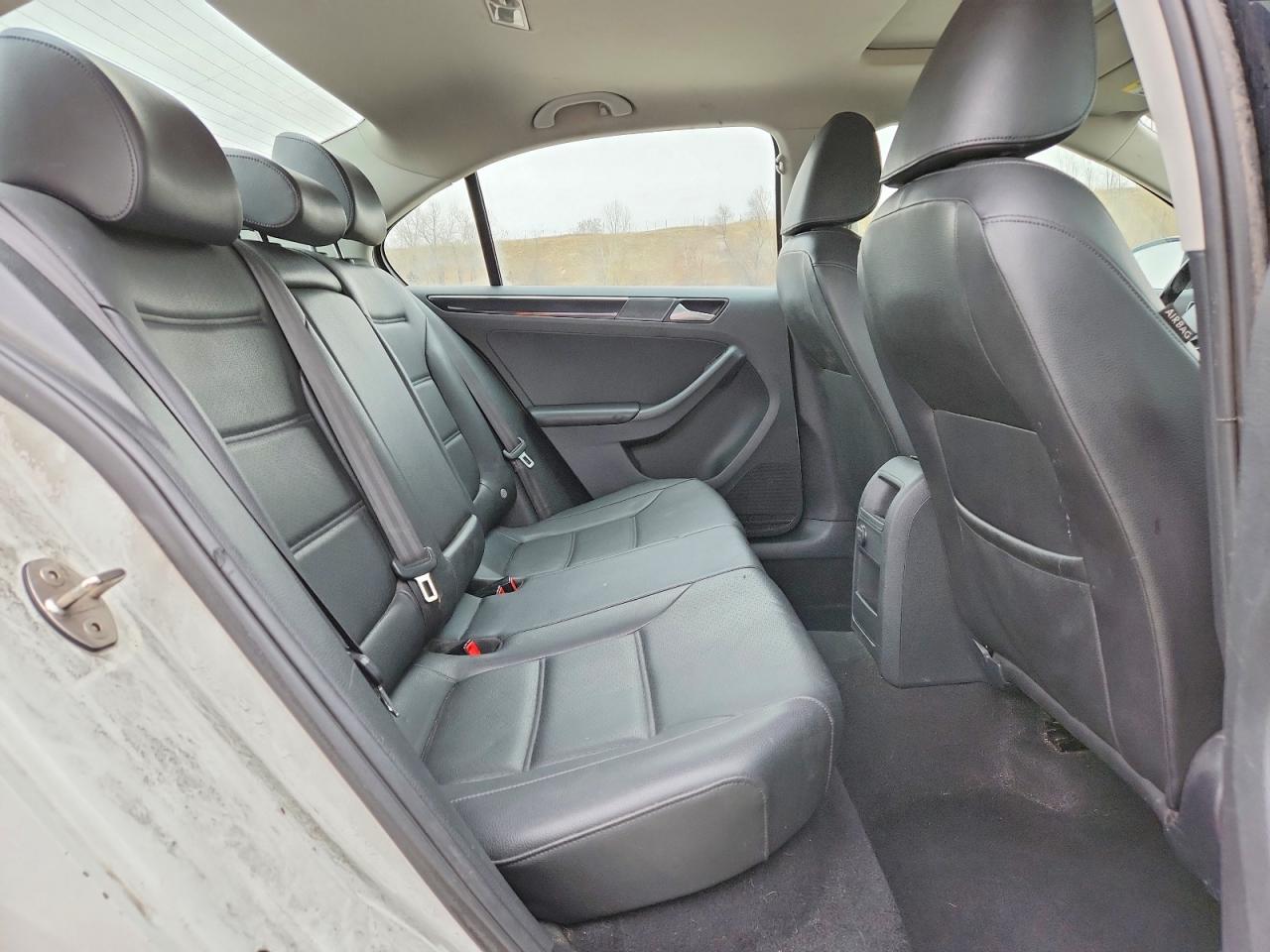 2017 VOLKSWAGEN JETTA SEL photo 28