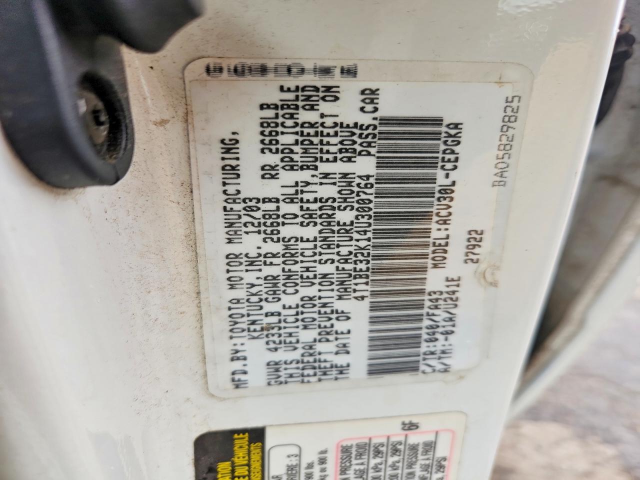 2004 TOYOTA CAMRY XLE photo 12