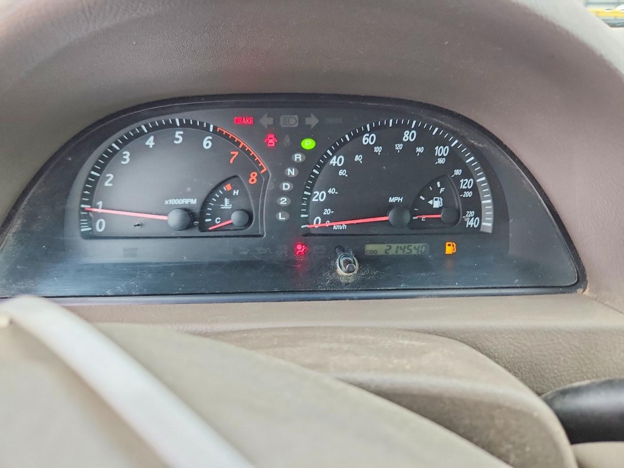 2004 TOYOTA CAMRY XLE photo 9