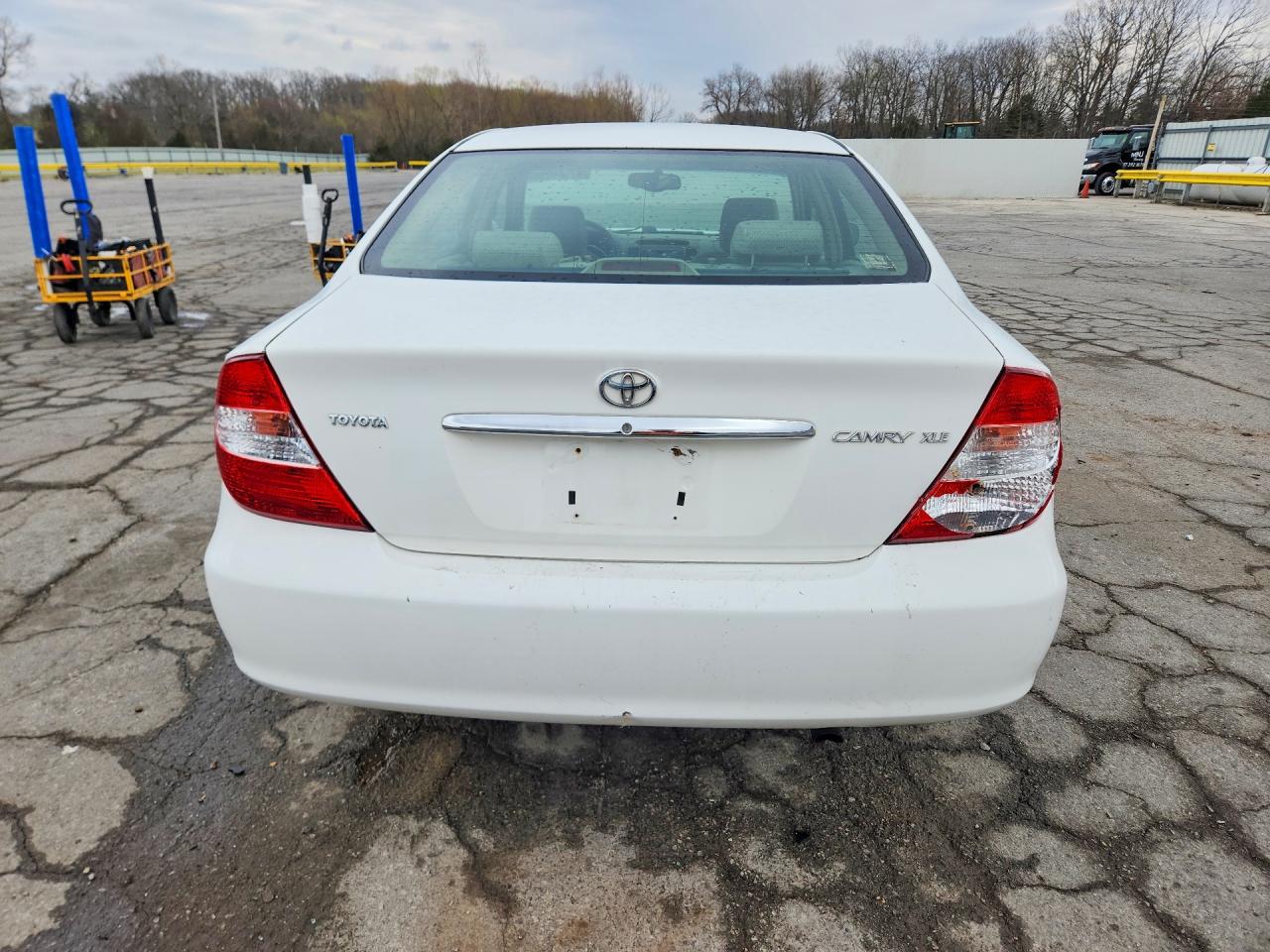 2004 TOYOTA CAMRY XLE photo 6