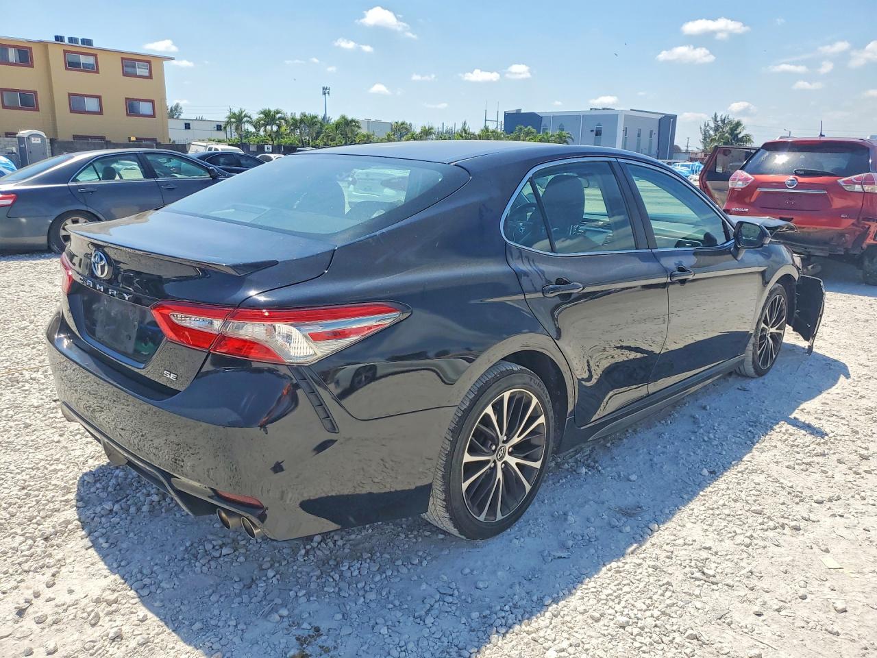 2018 TOYOTA CAMRY SE photo 7