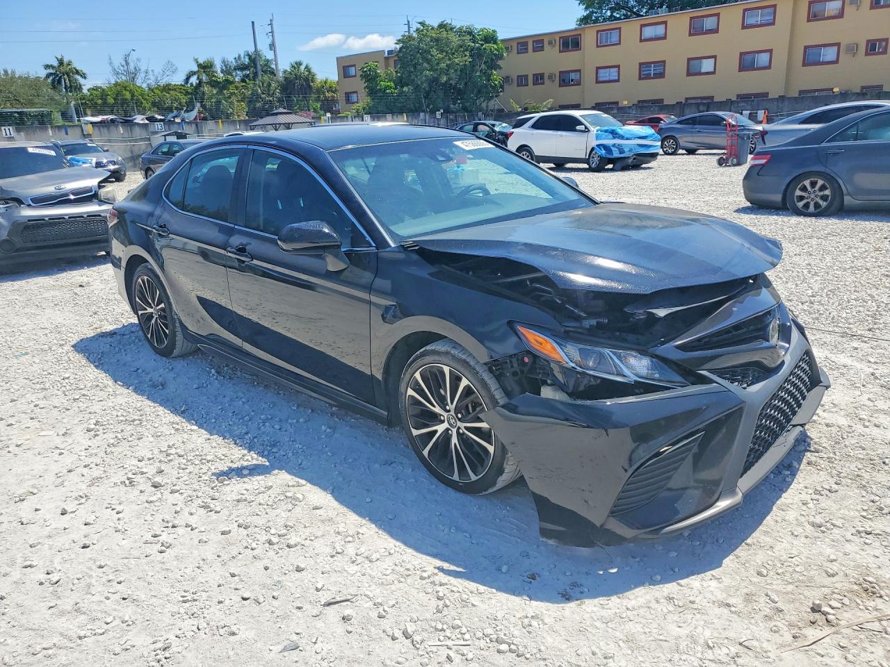 2018 TOYOTA CAMRY SE photo 10