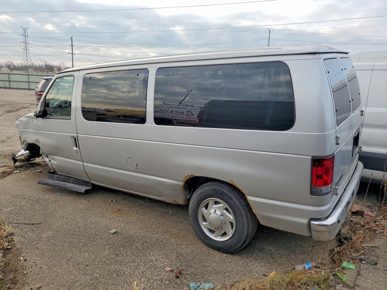 2010 FORD ECONOLINE E350 SUPER DUTY WAGON photo 3