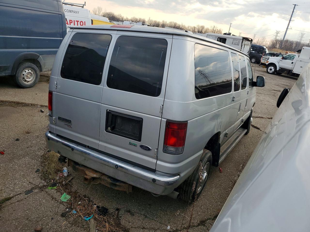 2010 FORD ECONOLINE E350 SUPER DUTY WAGON photo 5