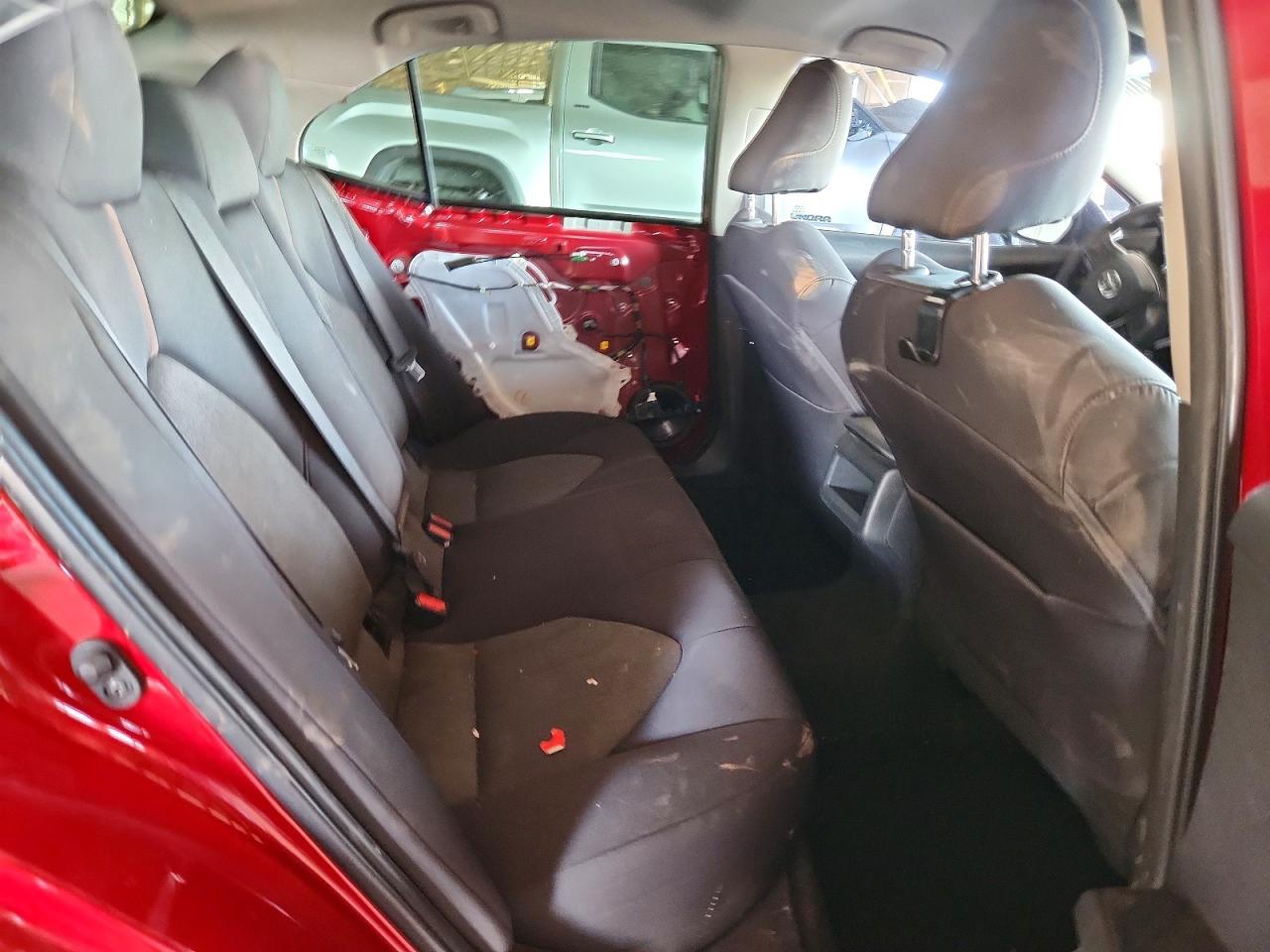 2020 TOYOTA CAMRY LE photo 28