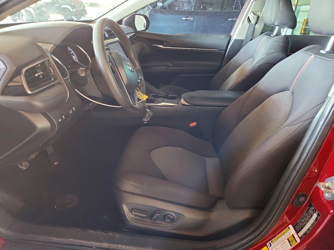 2020 TOYOTA CAMRY LE photo 19