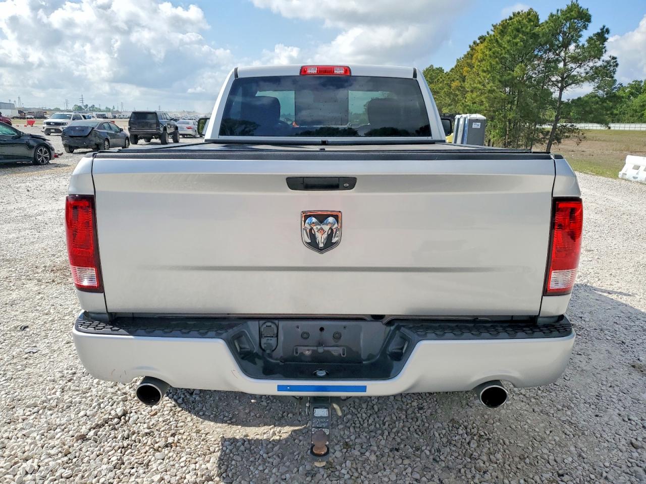 2017 RAM 1500 ST photo 19