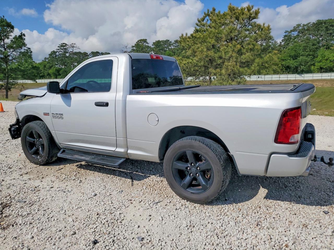 2017 RAM 1500 ST photo 3