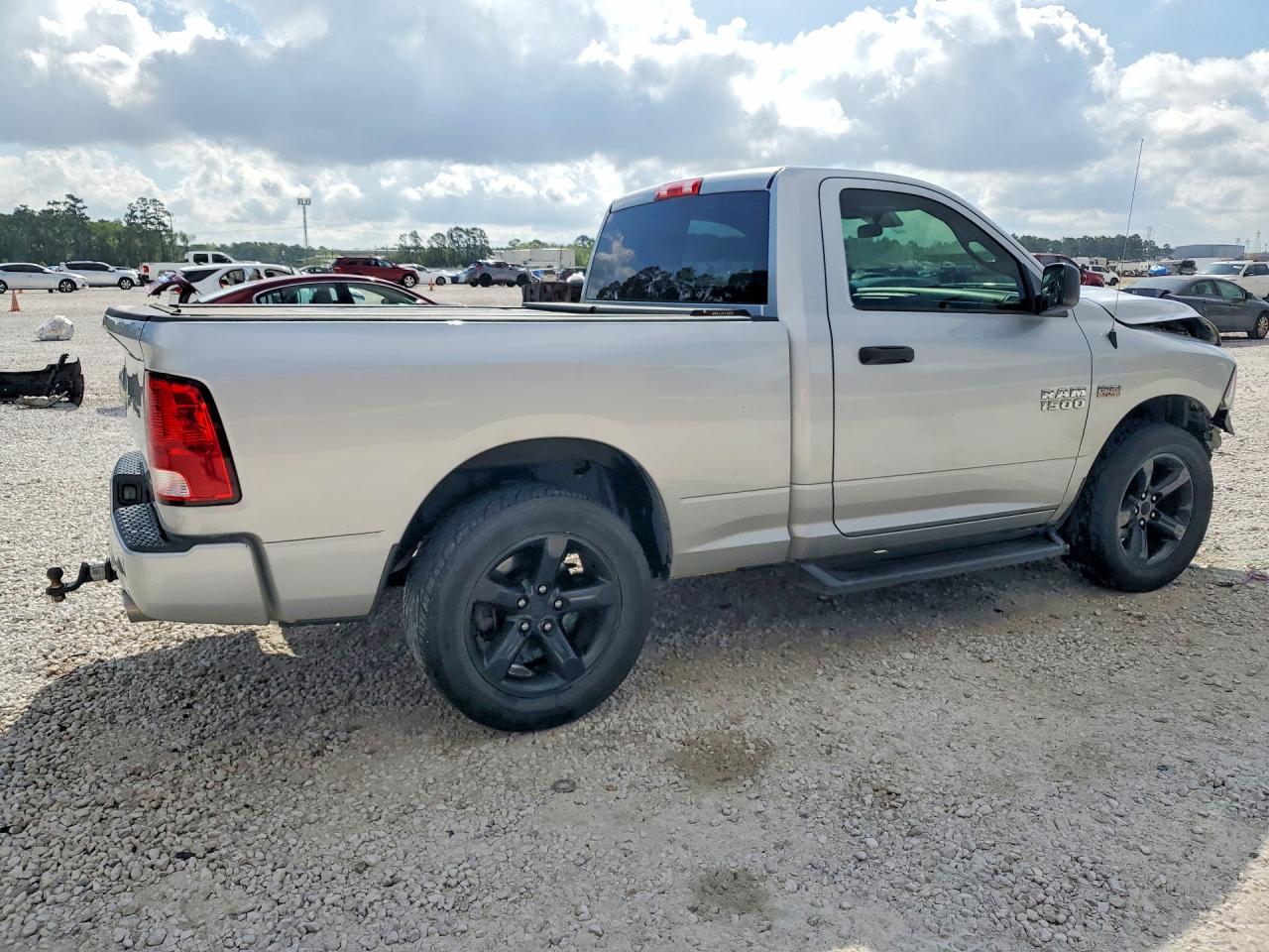 2017 RAM 1500 ST photo 5