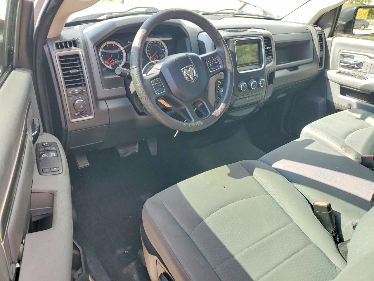 2017 RAM 1500 ST photo 15
