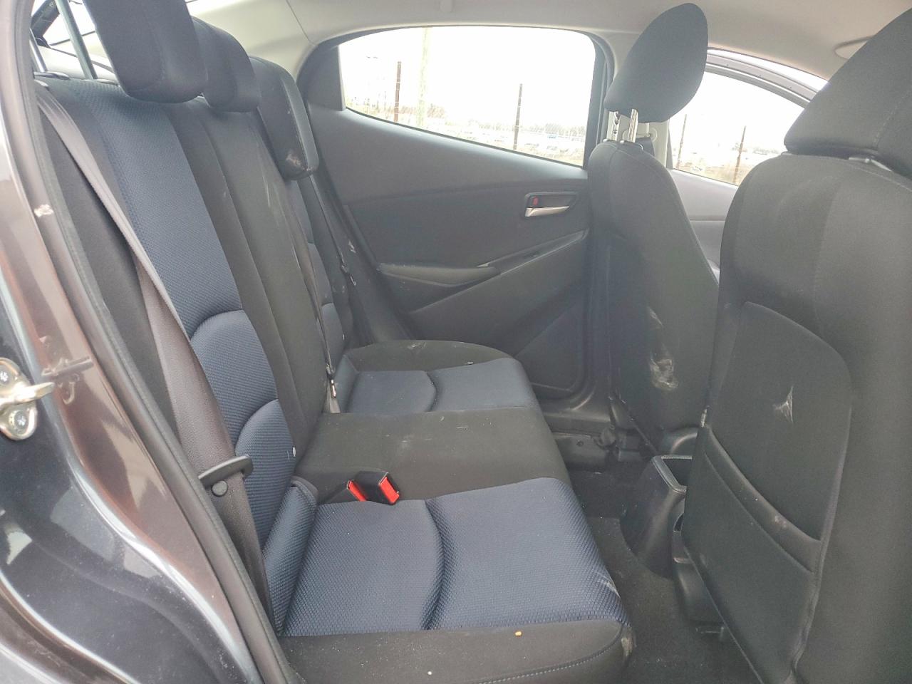 2019 TOYOTA YARIS LE photo 28