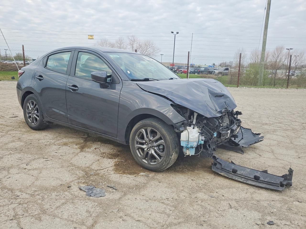 2019 TOYOTA YARIS LE photo 10
