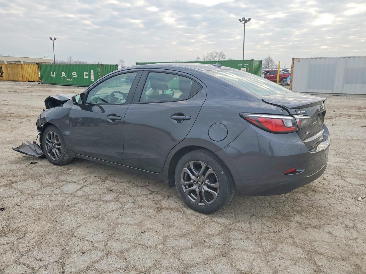 2019 TOYOTA YARIS LE photo 4