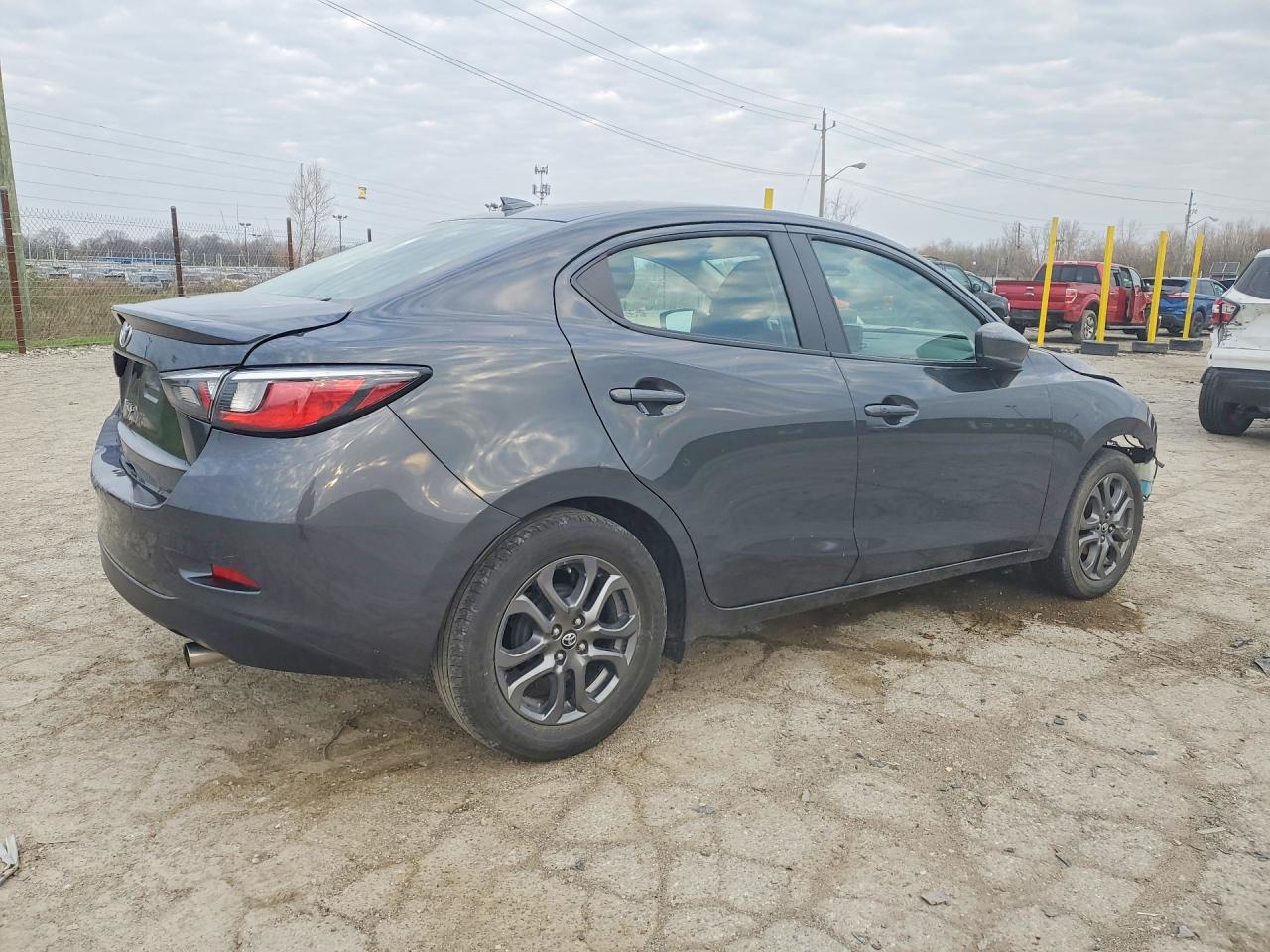 2019 TOYOTA YARIS LE photo 7