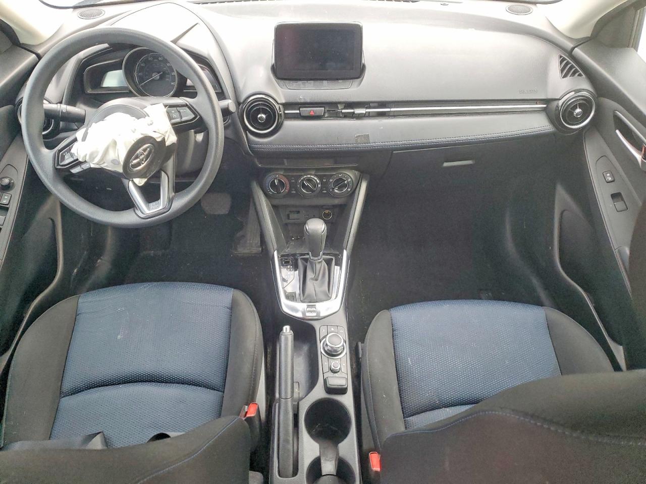 2019 TOYOTA YARIS LE photo 22