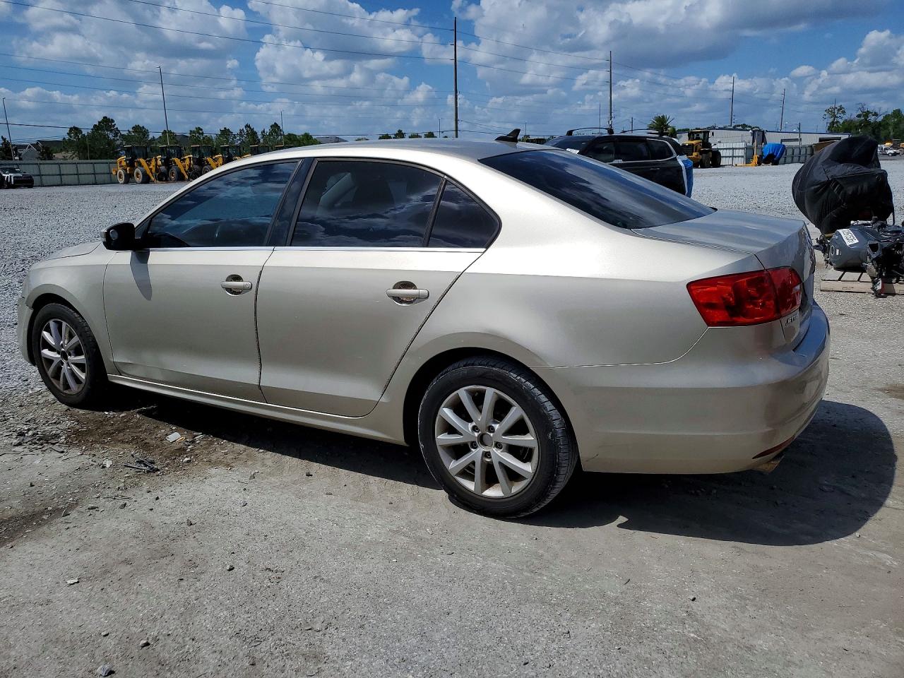 2013 VOLKSWAGEN JETTA SE photo 3