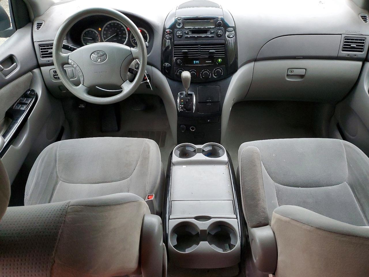 2004 TOYOTA SIENNA LE 7 PASSENGER photo 8