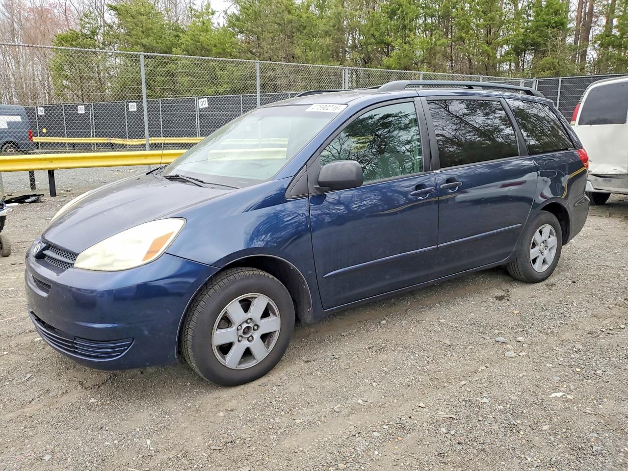 2004 TOYOTA SIENNA